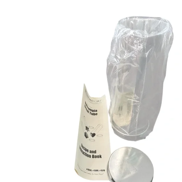 The Pampered Chef  Heart Bread Tube NIB - Picture 2 of 2